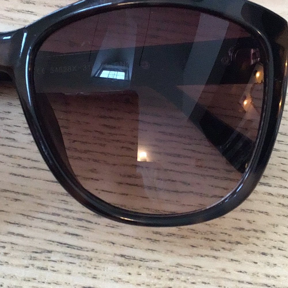 Tortoiseshell sunglasses - Picture 7 of 8